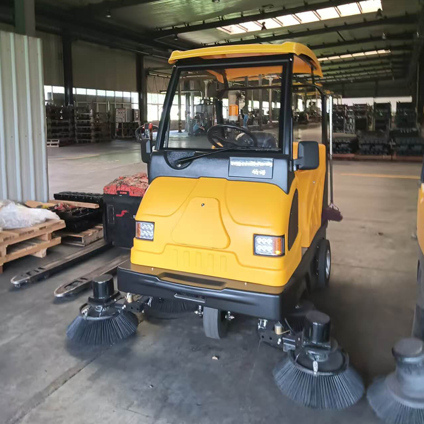 如皋海逸环境公司MN-E800W驾驶式扫地机