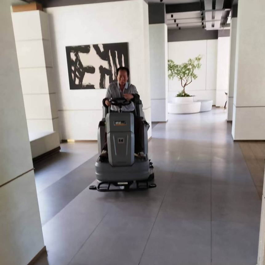 保利物业杭州和颂春风里MN-V75 驾驶式洗地机