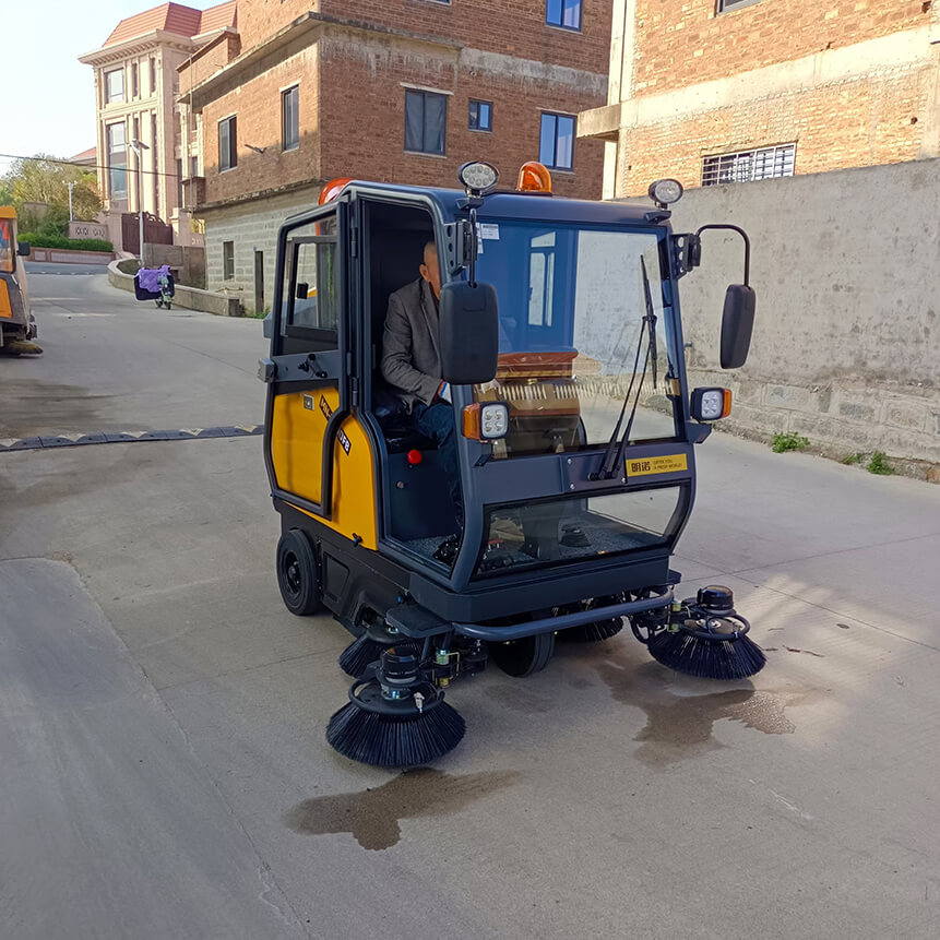 惠安顺畅道路养护公司MN-E850FB雾炮扫地车