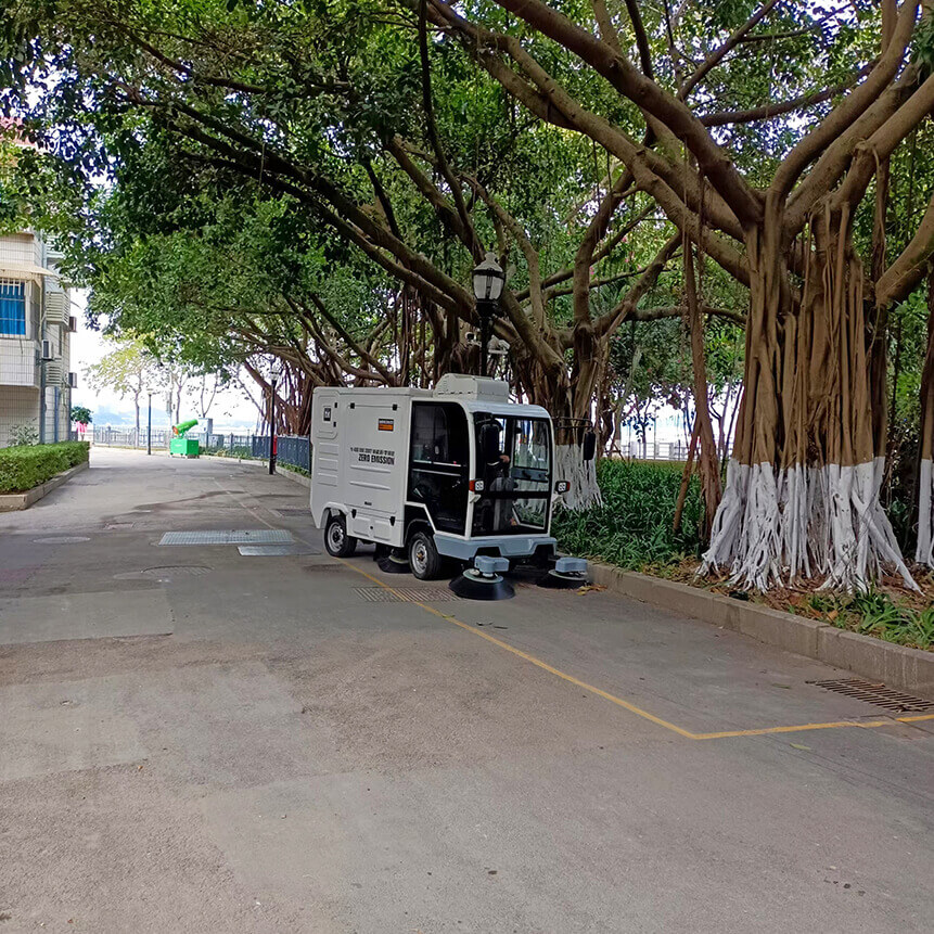 厦门思明城资公司 MN-S1600 四轮扫地机